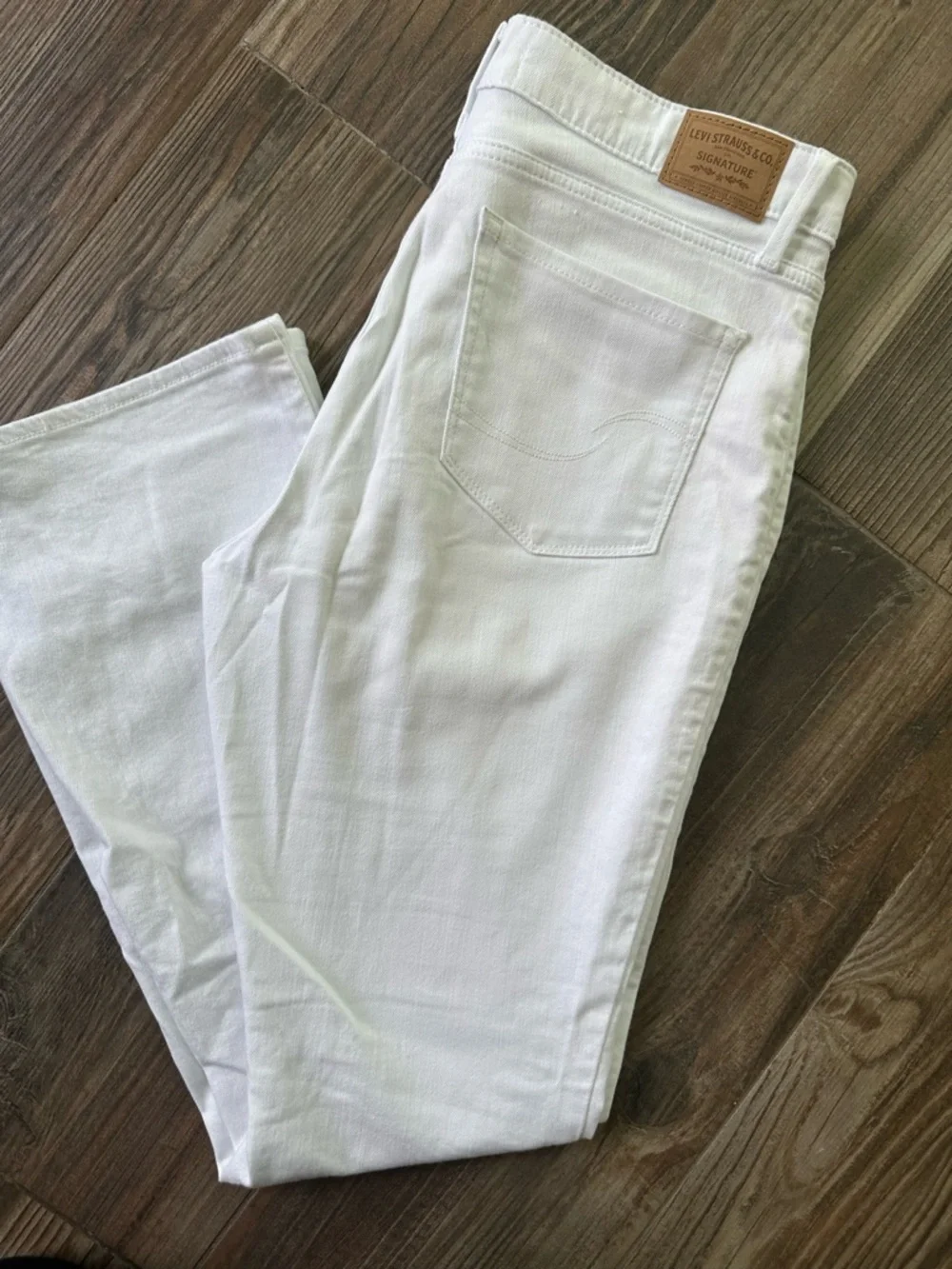 Levi's White Mid-Rise BootCut Flare Jeans - Picture 7 of 15